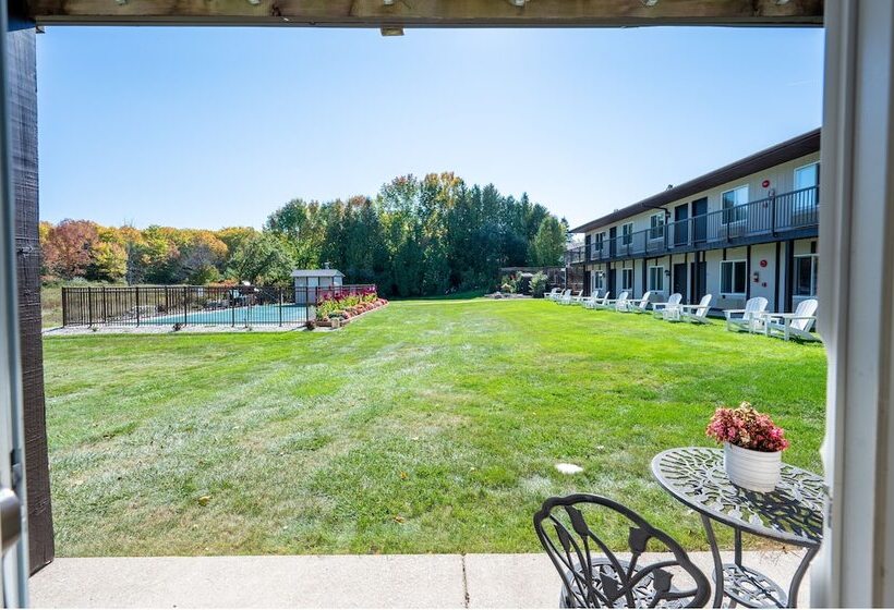 فندق صغير Sister Bay Inn