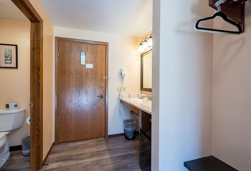 فندق صغير Sister Bay Inn