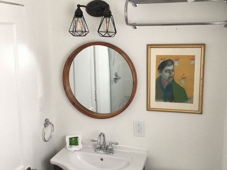 호스텔 The Inn At Warm Springs