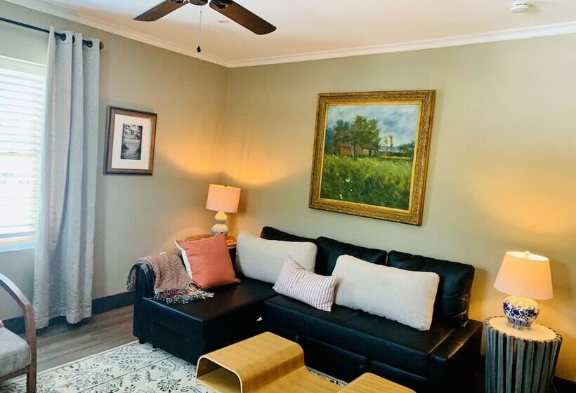 호스텔 The Inn At Warm Springs