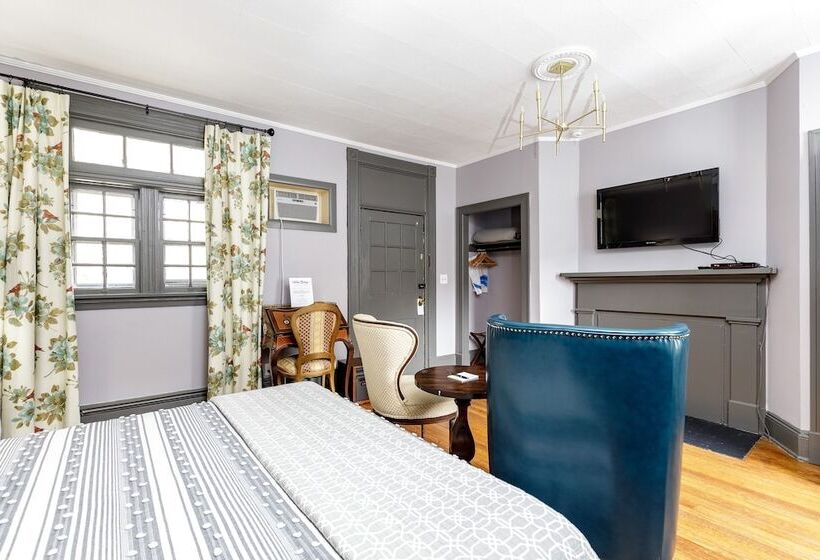 호스텔 The Inn At Warm Springs