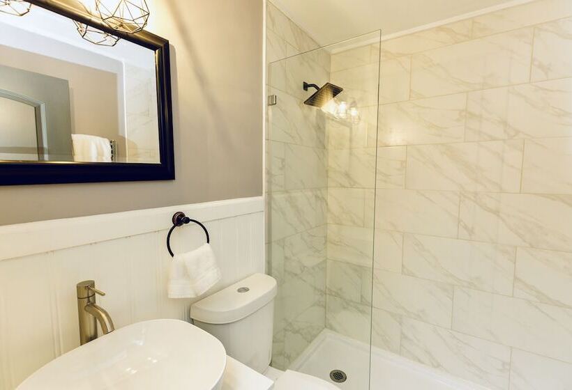 호스텔 The Inn At Warm Springs