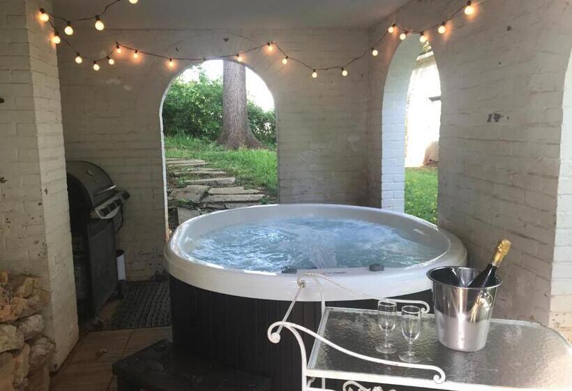 مبيت وإفطار Chilton House Suites