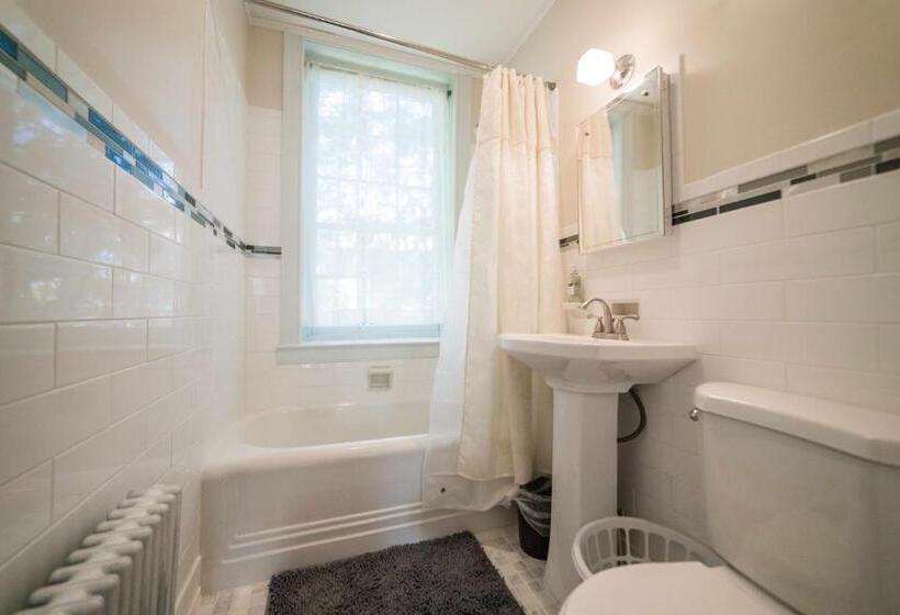 مبيت وإفطار Chilton House Suites