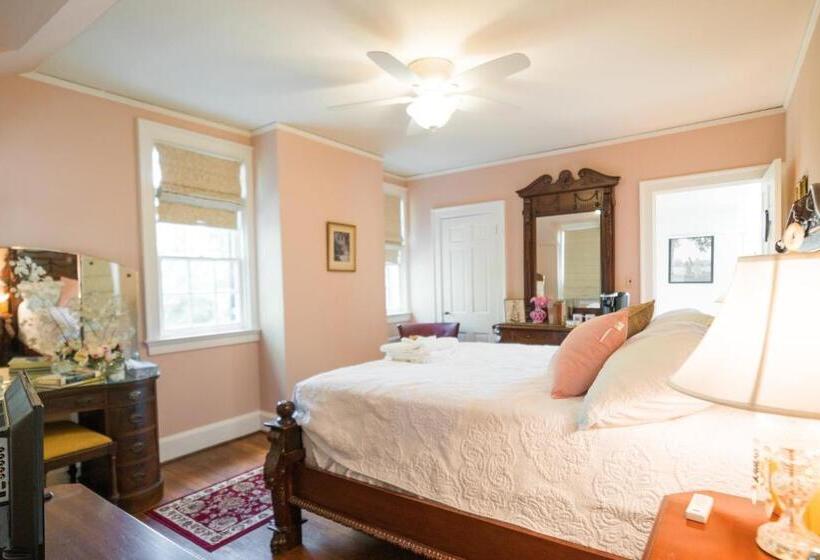 مبيت وإفطار Chilton House Suites