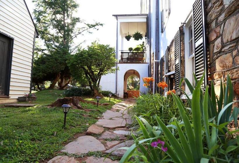 مبيت وإفطار Chilton House Suites