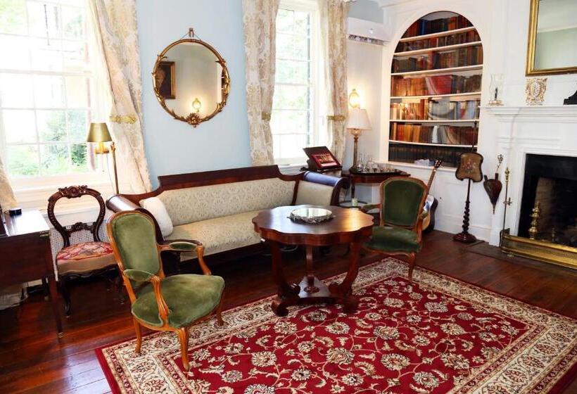 مبيت وإفطار Chilton House Suites