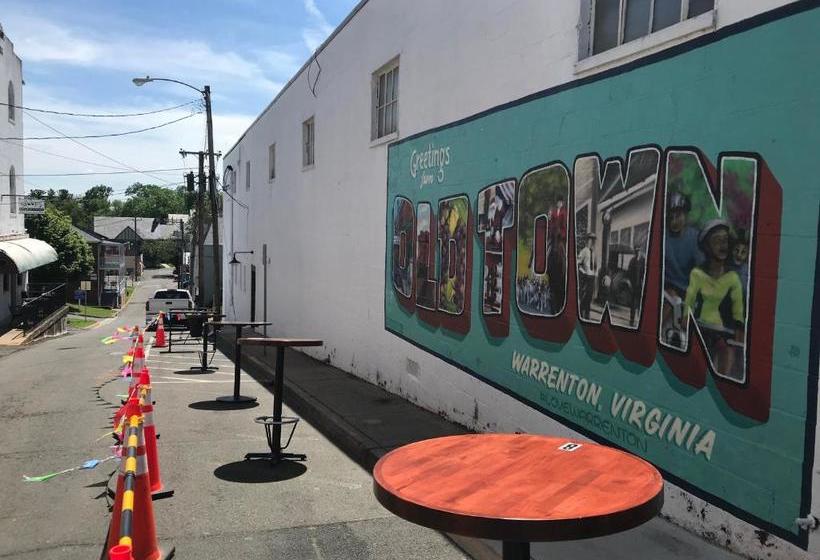 مبيت وإفطار Chilton House Suites