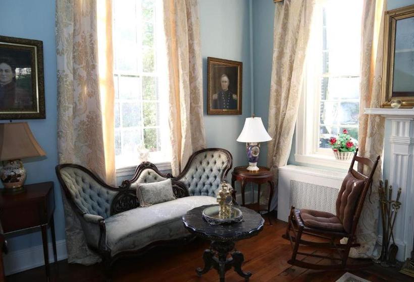 مبيت وإفطار Chilton House Suites