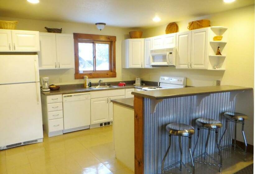 فندق The Historic Rapids Lodge