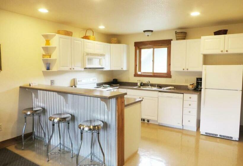 فندق The Historic Rapids Lodge