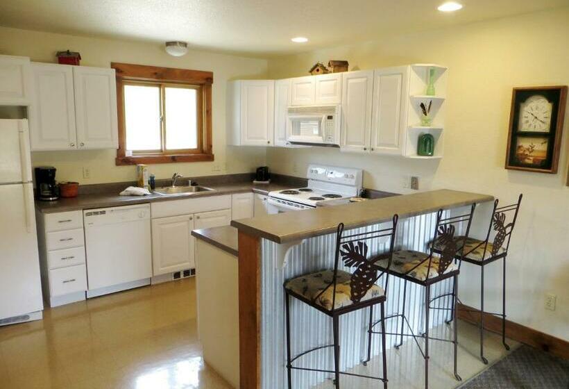 فندق The Historic Rapids Lodge