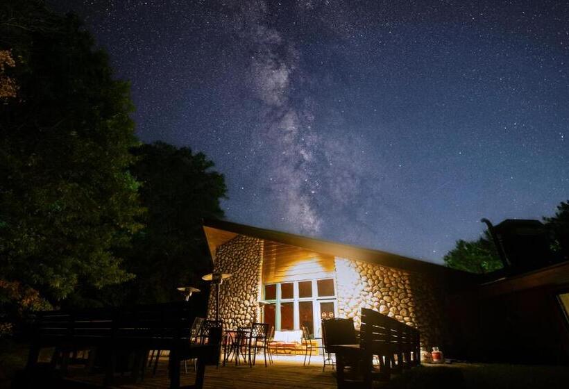 فندق Whitetail Lodge