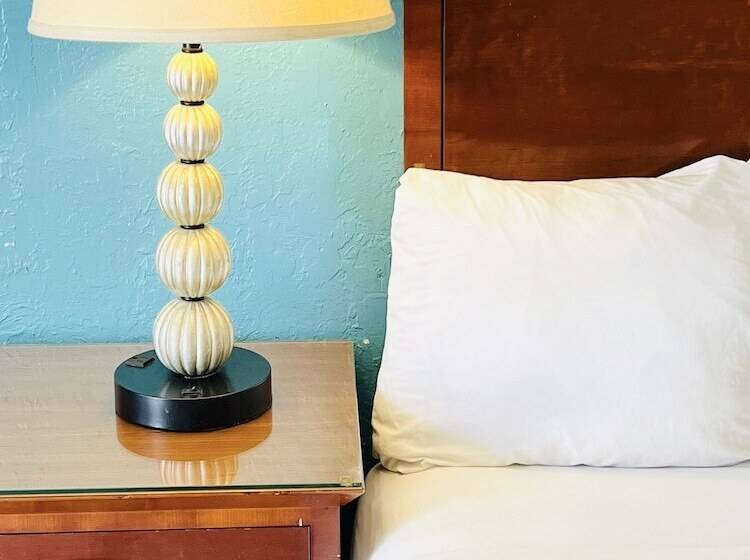 فندق على الطريق Relax Inn Lawton