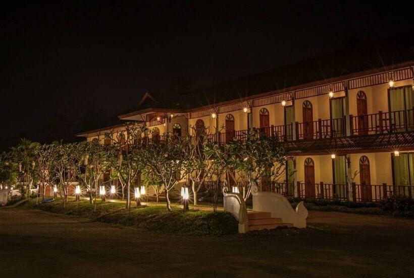 Nan Green Lake View Resort