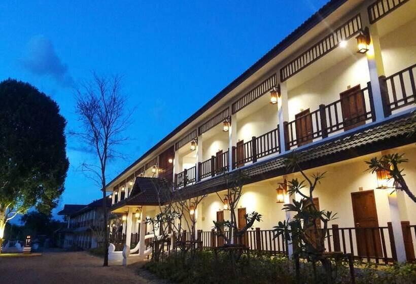 Nan Green Lake View Resort