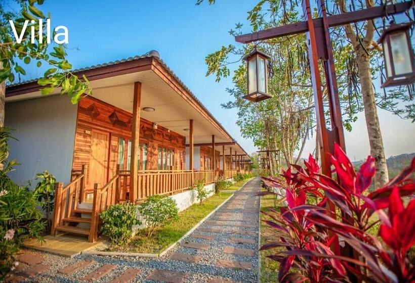 Nan Green Lake View Resort