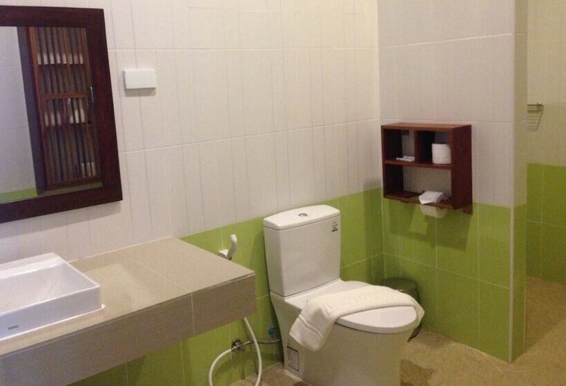 Nan Green Lake View Resort