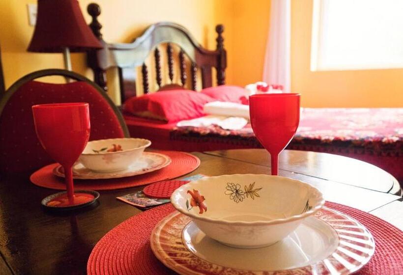 پانسیون Inn At White Horse Guest House