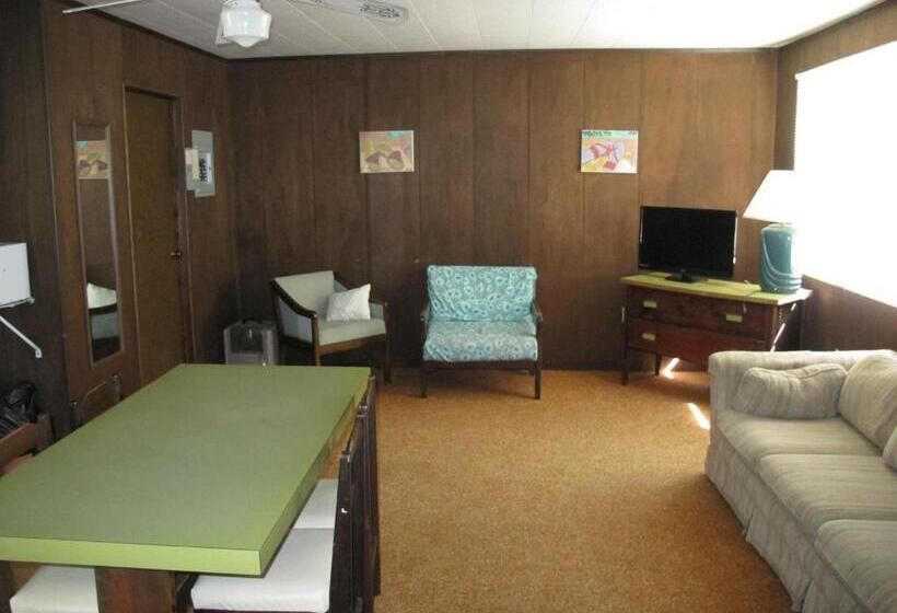 پانسیون Little Ted's Cottages