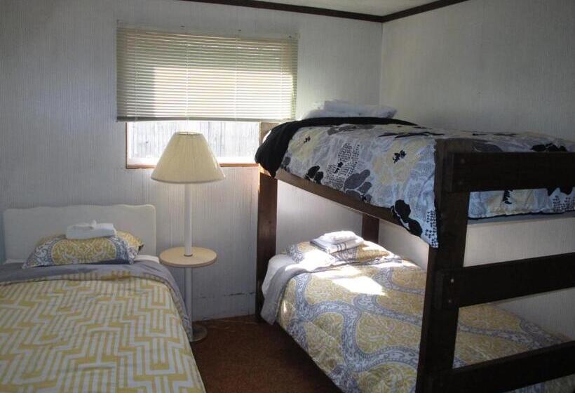 پانسیون Little Ted's Cottages