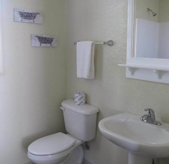 پانسیون Little Ted's Cottages