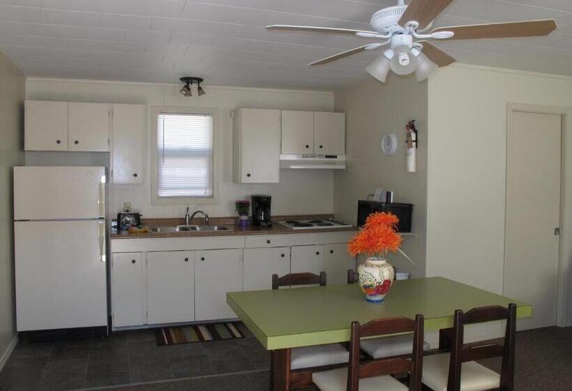 پانسیون Little Ted's Cottages