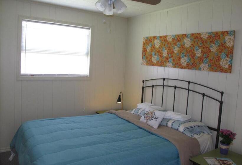 پانسیون Little Ted's Cottages