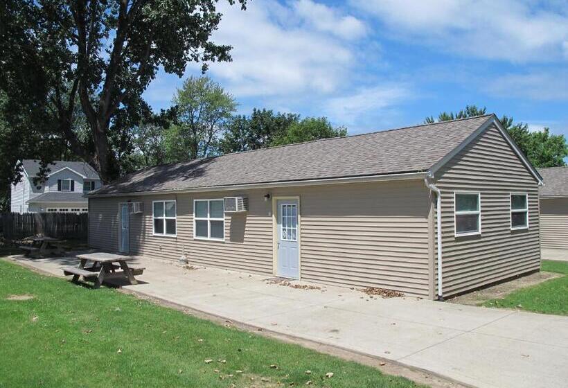 پانسیون Little Ted's Cottages