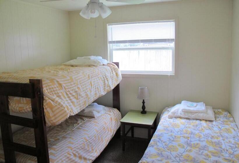 پانسیون Little Ted's Cottages