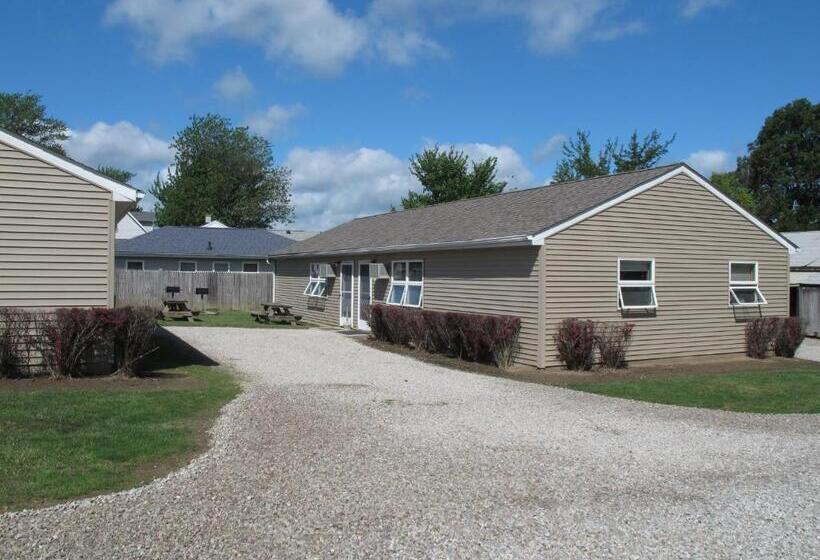 پانسیون Little Ted's Cottages