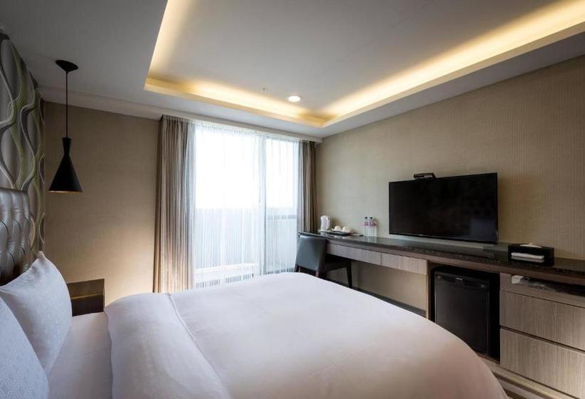 هاستل Jung Zaw Bussiness