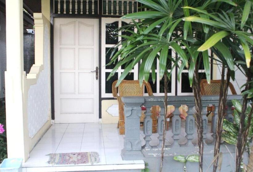 הוסטל Taman Lily S