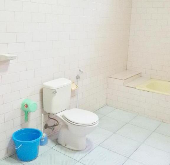 הוסטל Taman Lily S