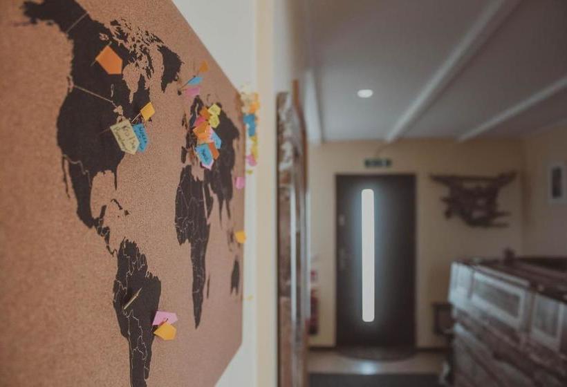 تختخواب و صبحانه Sandur