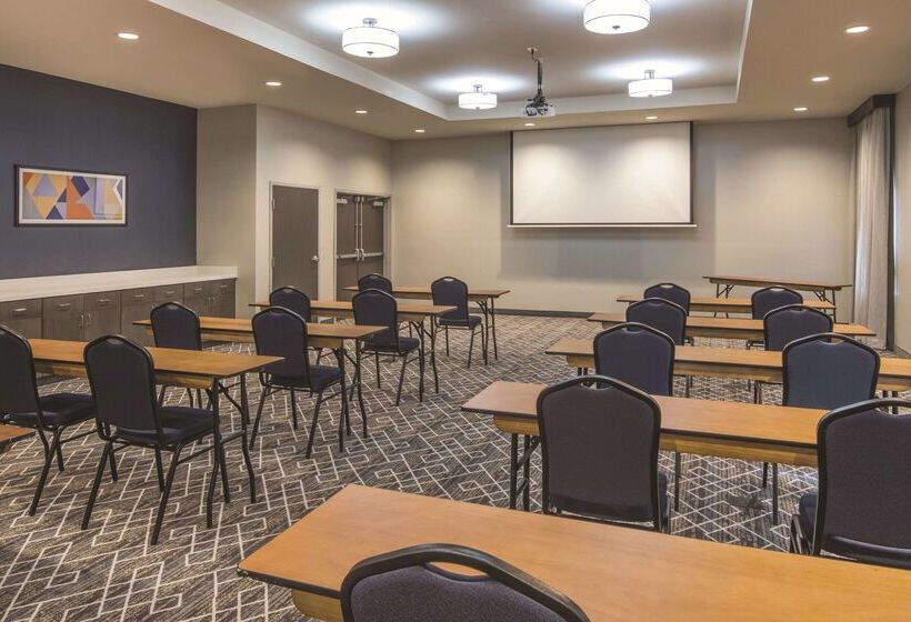 فندق La Quinta Inn & Suites By Wyndham Atlanta South   Mcdonough