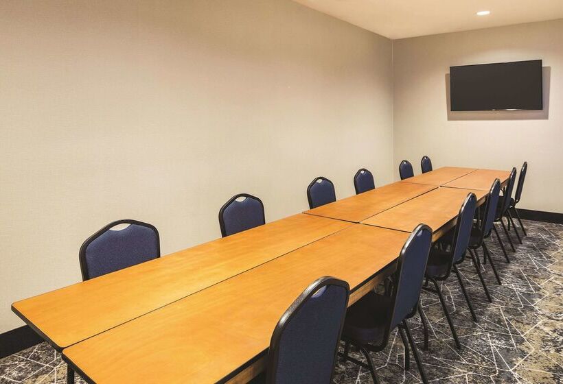 فندق La Quinta Inn & Suites By Wyndham Atlanta South   Mcdonough