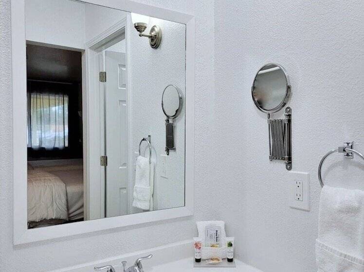 فندق على الطريق Buckley Inn