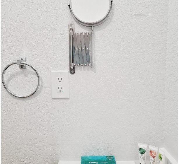 فندق على الطريق Buckley Inn