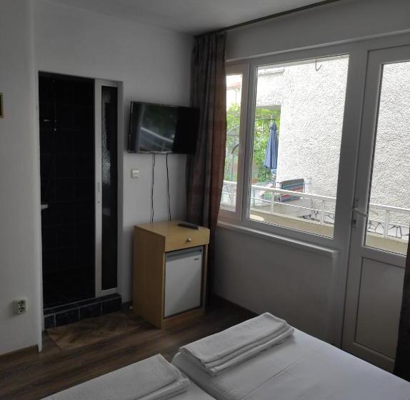 펜션 Guest House Drazhev