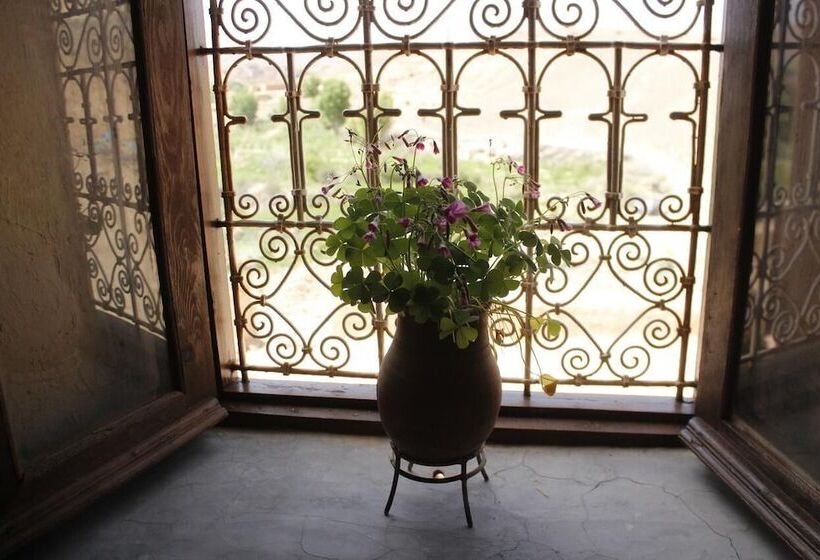 پانسیون Kasbah Izoran