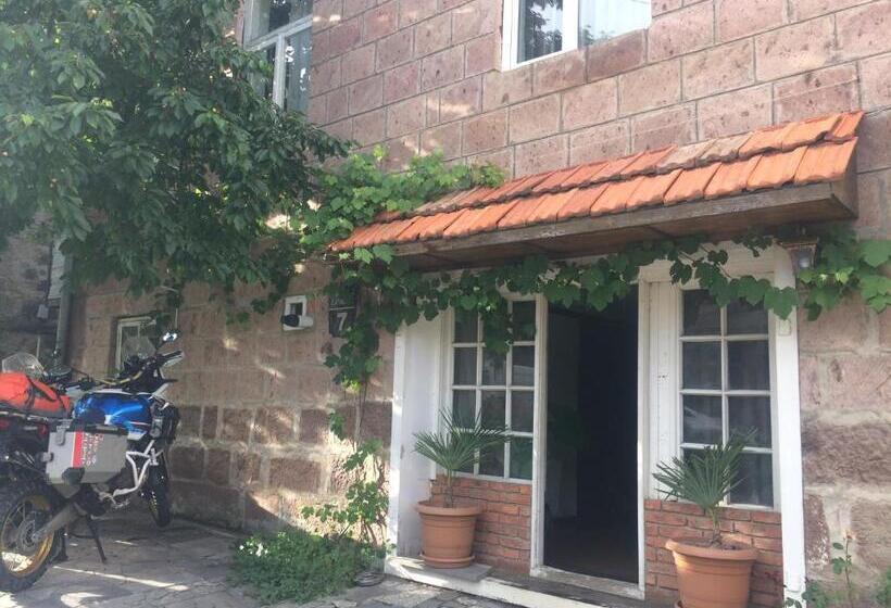 پانسیون Castle