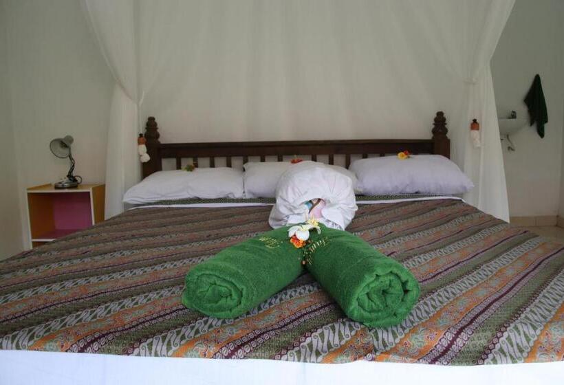 פנסיון Taman Sandat