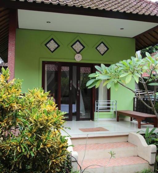 פנסיון Taman Sandat