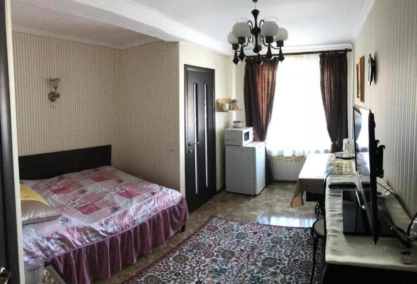 پانسیون Villa L Vovskaia