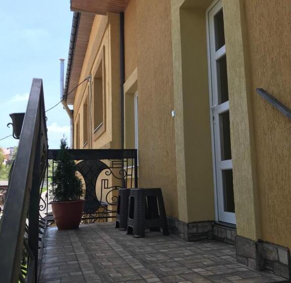 پانسیون Villa L Vovskaia