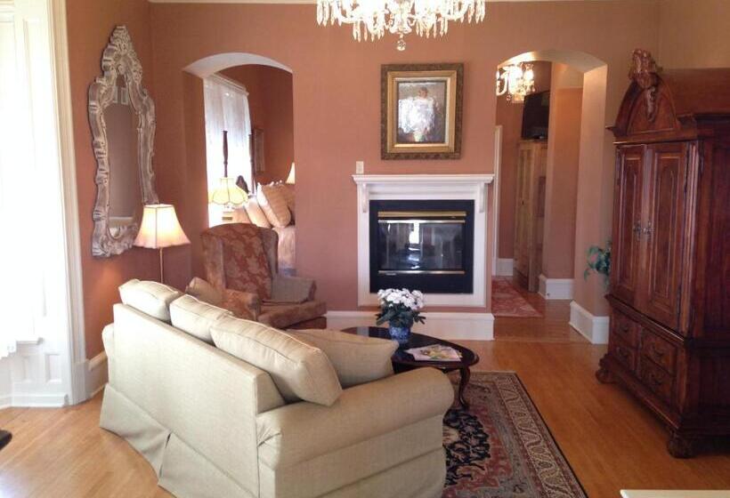 Bed and Breakfast The Foxglove Inn