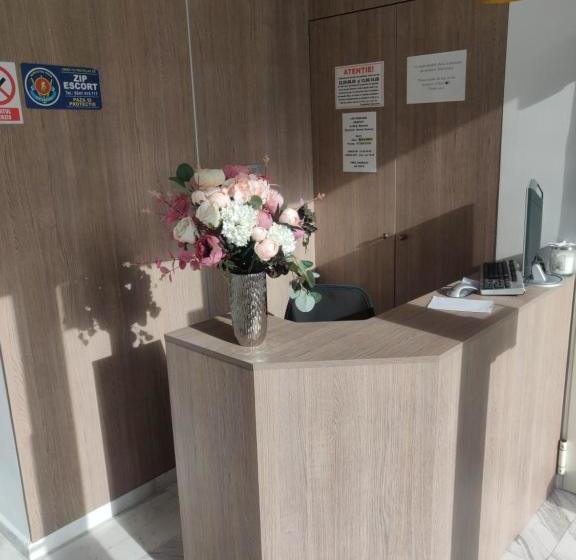 ペンション Mamaia Beach Side