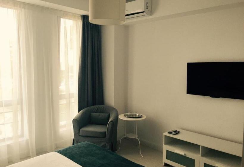 ペンション Mamaia Beach Side