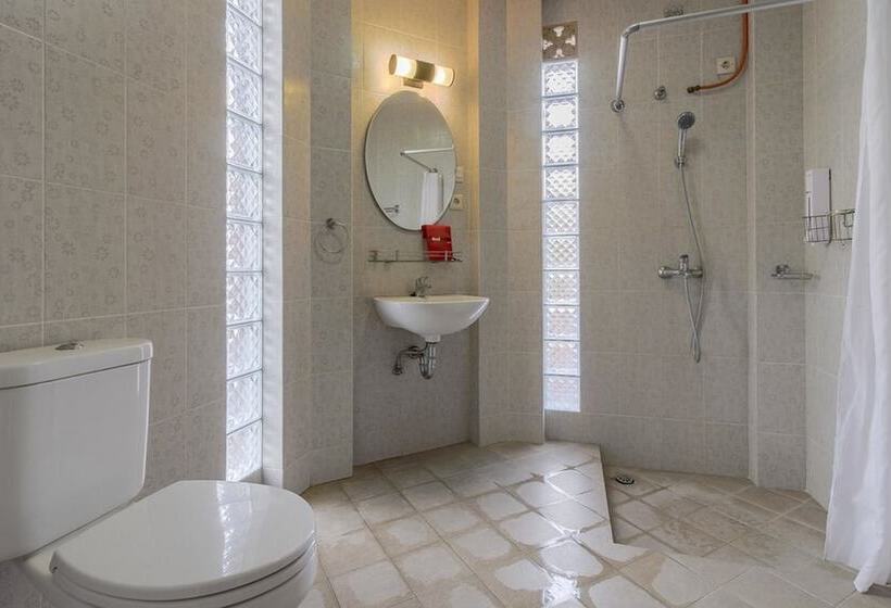 Пансион Reddoorz Plus Near Dago Pakar